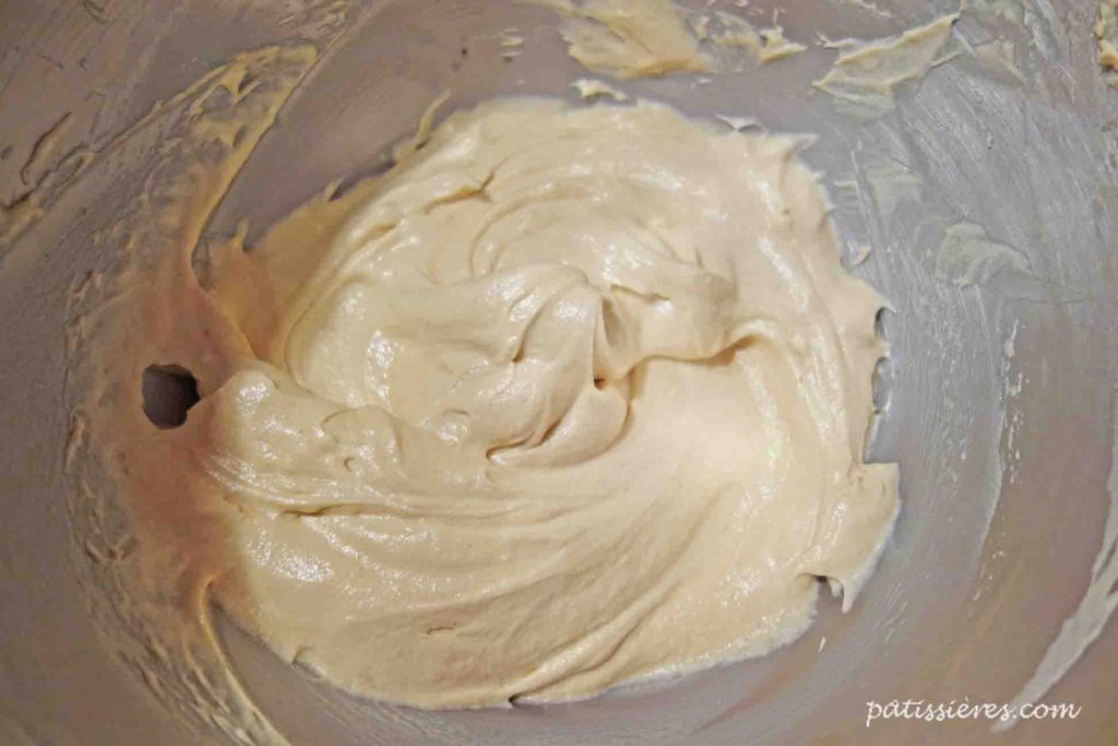 プラリネのムースリーヌクリームの作り方 ［Crème mousseline au praliné］