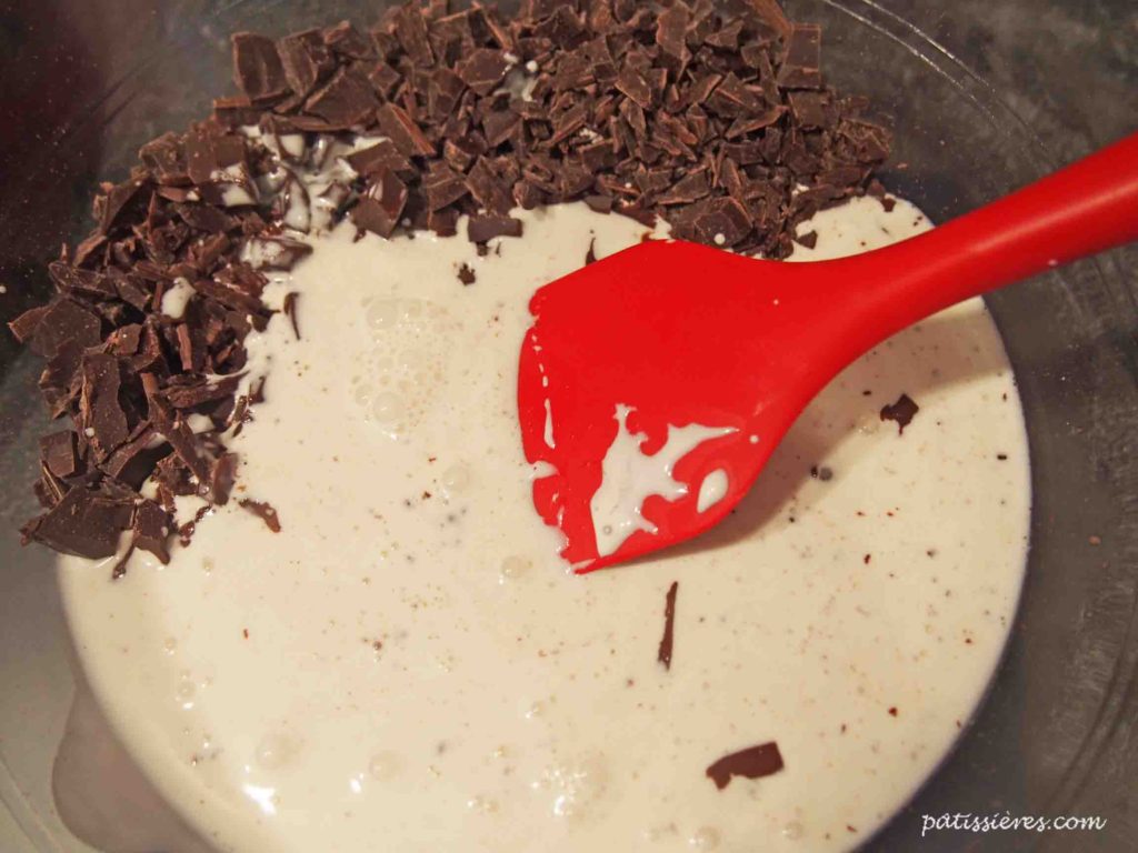 チョコレートガナッシュの作り方（ショコラと生クリームをあわせる）［Ganache au chocolat］