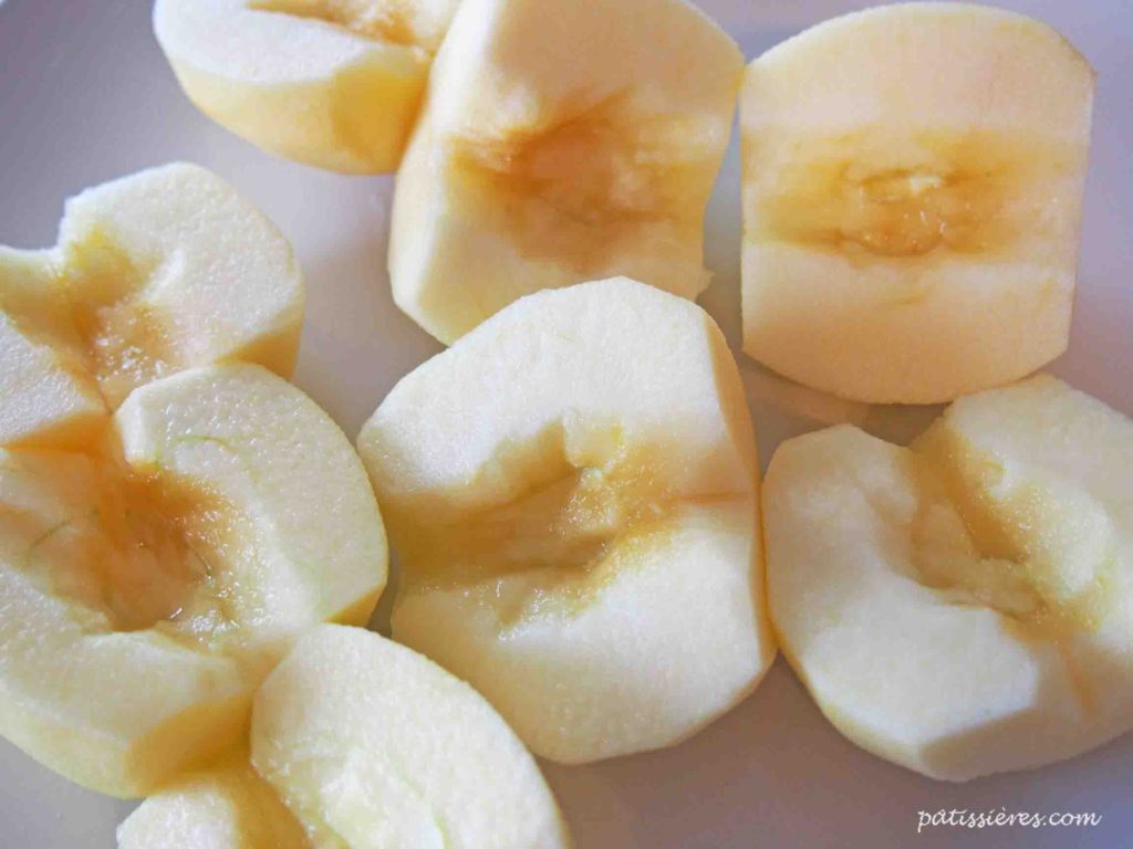 りんごサブレの作り方（りんごを切る）［サブレ・オ・ポム Sablé aux pommes］