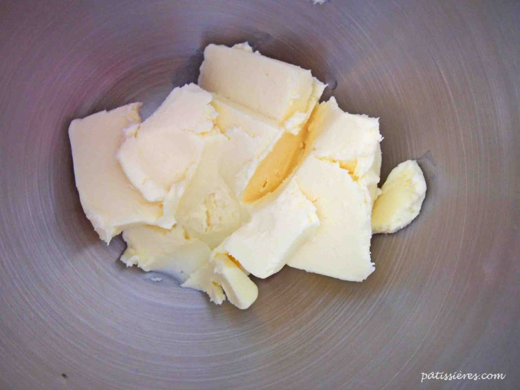 バターを柔らかくする［バナナブレッドの作り方］