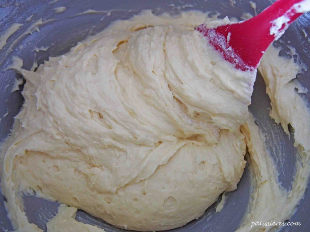 小麦粉を加えて混ぜる［フルーツケーキの作り方 Cake aux fruits］