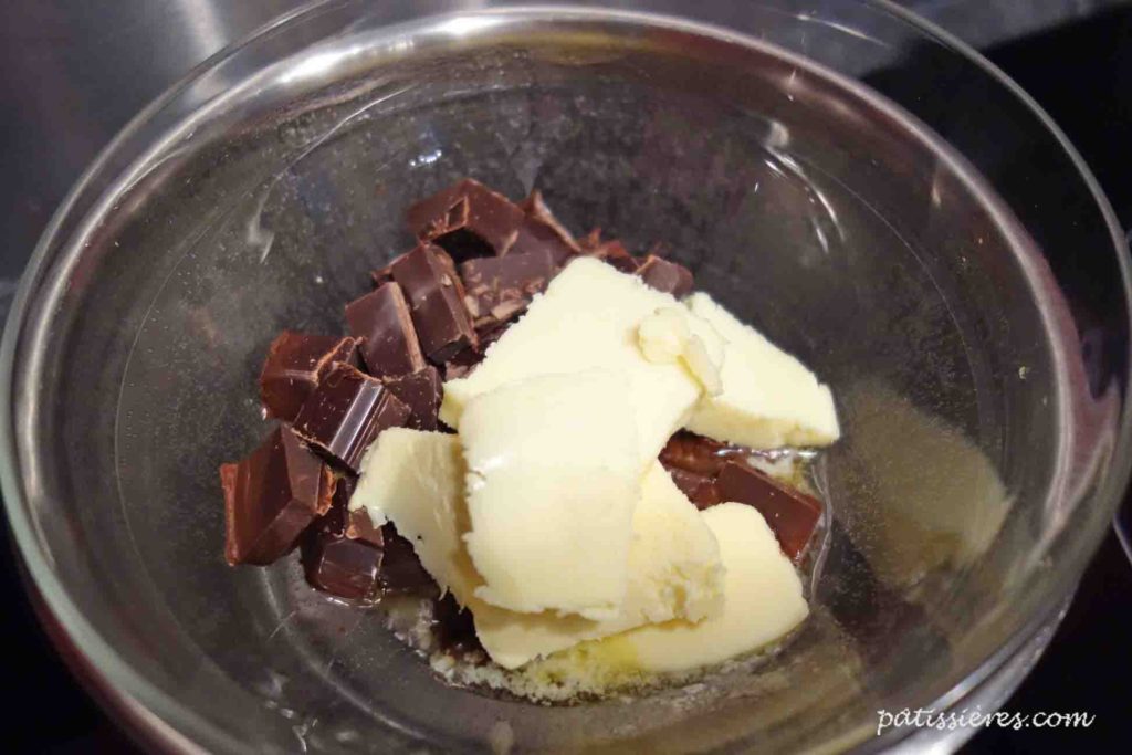 チョコレートとバターを溶かす［とろけるガトーショコラのレシピ Gâteau au chocolat］