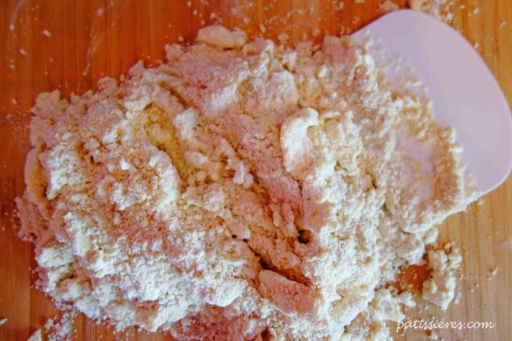 小麦粉と水を混ぜる［ブリゼ生地のレシピ Pâte brisée］